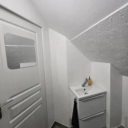 Apartment Combles Dans Le Quartier De La Gare De