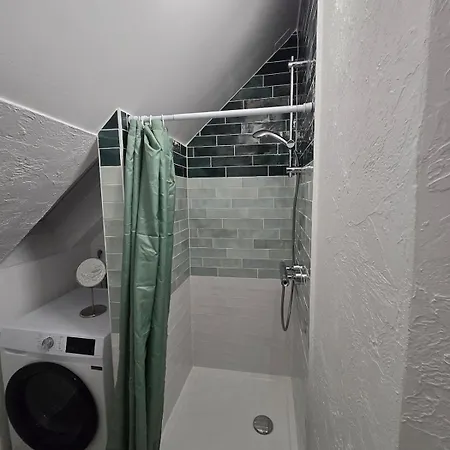 Combles Dans Le Quartier De La Gare De *